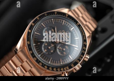 Omega Speedmaster en Sedna Gold Banque D'Images