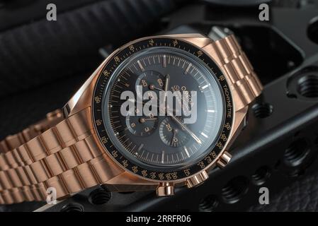 Omega Speedmaster en Sedna Gold Banque D'Images