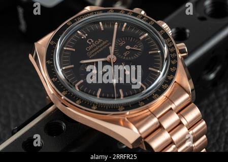 Omega Speedmaster en Sedna Gold Banque D'Images