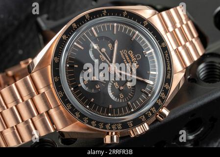 Omega Speedmaster en Sedna Gold Banque D'Images