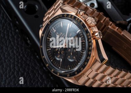 Omega Speedmaster en Sedna Gold Banque D'Images