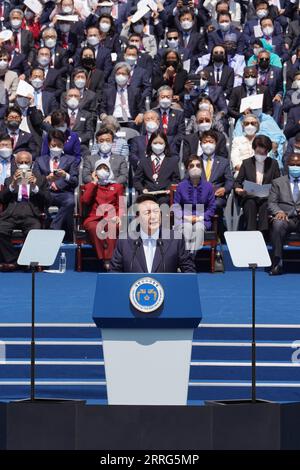 220510 -- SÉOUL, le 10 mai 2022 -- Yoon Suk-yeol prononce sa cérémonie d'inauguration présidentielle sur la place de l'Assemblée nationale à Séoul, en Corée du Sud, le 10 mai 2022. Photo de /Xinhua SOUTH KOREA-SEOUL-YOON SUK-YEOL-PRESIDENTIAL INAUGURATION JamesxLee PUBLICATIONxNOTxINxCHN Banque D'Images