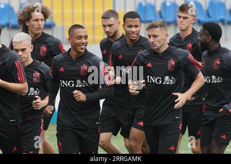 Bakou, Azerbaïdjan. 08 septembre 2023. Le Belge Youri Tielemans, le Belge Aster Vranckx et le Belge Timothy Castagne photographiés lors d'une séance d'entraînement de l'équipe nationale belge de football Red Devils, à Bakou, Azerbaïdjan, le vendredi 08 septembre 2023. Les Diables affrontent l'Azerbaïdjan demain. BELGA PHOTO BRUNO FAHY crédit : Belga News Agency/Alamy Live News Banque D'Images