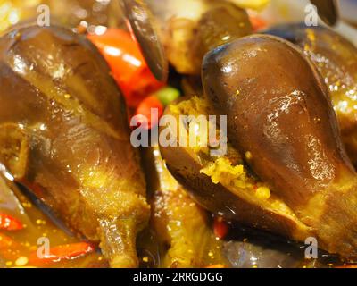 Aubergines israéliennes farcies ou aubergines marinées Banque D'Images