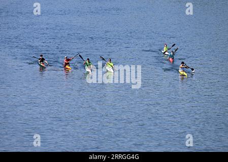 220521 -- TURIN ITALIE, 21 mai 2022 -- kayak à Turin, Italie, le 21 mai 2022. De nombreuses régions à travers l'Italie, y compris Turin, ont atteint 30 degrés centigrades samedi. Photo de /Xinhua ITALY-TURIN-WEATHER AlbertoxLingria PUBLICATIONxNOTxINxCHN Banque D'Images