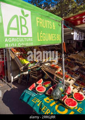 Signe des aliments biologiques, marché des aliments biologiques, Paris, France, Europe, UE. Banque D'Images