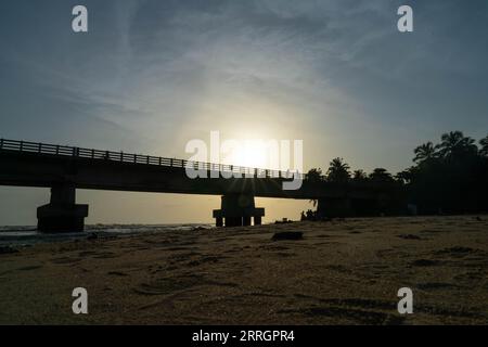Heure du coucher du soleil à Kadalundi Bird Sanctuary Malappuram Kerala. Banque D'Images