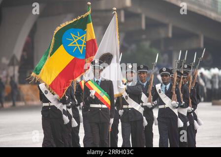 220605 -- ADDIS ABABA, 5 juin 2022 -- des policiers défilent lors d'un événement en l'honneur des forces de police éthiopiennes sur la place Meskel à Addis Ababa, en Éthiopie, le 5 juin 2022. Dimanche, l’Éthiopie a honoré ses forces de police en reconnaissance de leurs services exceptionnels dans la sauvegarde de la nation. ETHIOPIE-ADDIS ABEBA-FORCES DE POLICE-HONORING MICHAELXTEWELDE PUBLICATIONXNOTXINXCHN Banque D'Images