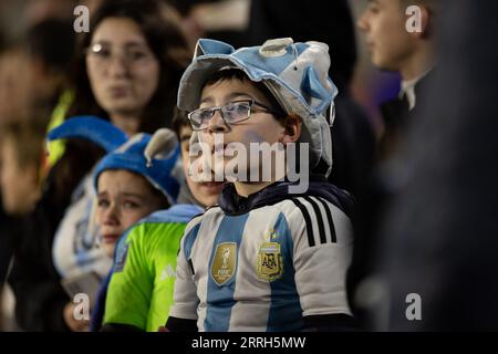 Buenos Aires, Argentine. 08 septembre 2023. BUENOS AIRES, ARGENTINE - SEPTEMBRE 7 : un fan de l'Argentine regarde avant la coupe du monde de la FIFA 2026 le qualificatif entre l'Argentine et l'Équateur à l'Estadio Más Monumental Antonio Vespucio Liberti le 07 septembre 2023 à Buenos Aires, Argentine. (Photo de Florencia Tan Jun/Pximages) crédit : PX Images/Alamy Live News Banque D'Images