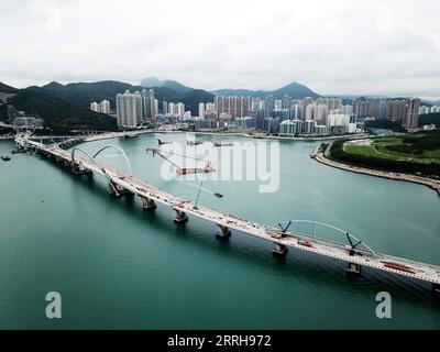 220621 -- HONG KONG, le 21 juin 2022 -- une photo aérienne prise le 31 mai 2022 montre le pont Tseung Kwan O dans le sud de la Chine à Hong Kong. Cette année marque le 25e anniversaire du retour de Hong Kong à la mère patrie. HKSAR 25CHINA-HONG KONG-CONSTRUCTIONS MAJEURES-VUE AÉRIENNE CN LUIXSIUXWAI PUBLICATIONXNOTXINXCHN Banque D'Images