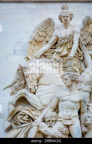 Détail de sculptures commémoratives sur le côté de l'Arc de Triomphe, Paris, France Banque D'Images