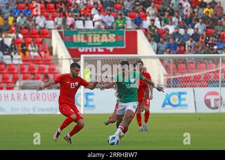 Le Bangladesh est venu de derrière pour tenir l'Afghanistan supérieur à un match nul 1-1 dans le deuxième match amical de la FIFA au Bashundhara Kings Arena, Dhaka, Bangla Banque D'Images