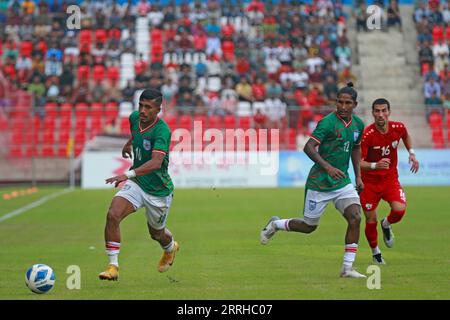 Le Bangladesh est venu de derrière pour tenir l'Afghanistan supérieur à un match nul 1-1 dans le deuxième match amical de la FIFA au Bashundhara Kings Arena, Dhaka, Bangla Banque D'Images