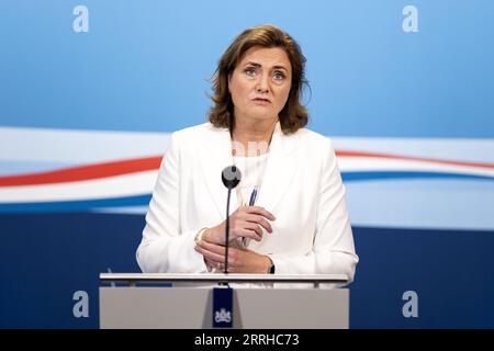 LA HAYE - le ministre sortant Karien van Gennip des Affaires sociales et de l'emploi s'adresse à la presse après la réunion hebdomadaire du cabinet. ANP RAMON VAN flymen netherlands Out - belgique Out Banque D'Images