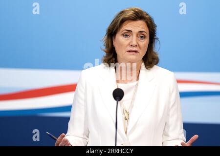 LA HAYE - le ministre sortant Karien van Gennip des Affaires sociales et de l'emploi s'adresse à la presse après la réunion hebdomadaire du cabinet. ANP RAMON VAN flymen netherlands Out - belgique Out Banque D'Images