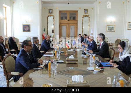 220625 -- TÉHÉRAN, le 25 juin 2022 -- le ministre iranien des Affaires étrangères Hossein Amir-Abdollahian rencontre le chef de la politique étrangère de l'Union européenne Josep Borrell à Téhéran, Iran, le 25 juin 2022. L’Iran et l’Union européenne ont annoncé samedi la reprise des négociations internationales à Vienne dans les prochains jours pour relancer le pacte nucléaire iranien. /Document via Xinhua IRAN-TEHRAN-FM-eu-FOREIGN POLICY CHIEF-MEETING IranianxForeignxMinistry PUBLICATIONxNOTxINxCHN Banque D'Images