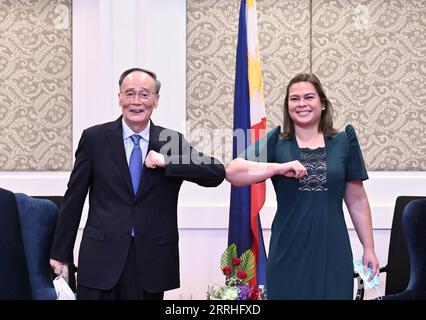 220630 -- MANILLE, le 30 juin 2022 -- le vice-président chinois Wang Qishan rencontre la vice-présidente philippine Sara Duterte-Carpio à Manille, Philippines, le 29 juin 2022. En tant que représentant spécial du président chinois Xi Jinping, Wang assistera jeudi à l'investiture présidentielle philippine de Ferdinand Romualdez Marcos. PHILIPPINES-MANILLE-VICE-PRÉSIDENT-CHINE-WANG QISHAN-RÉUNION ZHANGXLING PUBLICATIONXNOTXINXCHN Banque D'Images