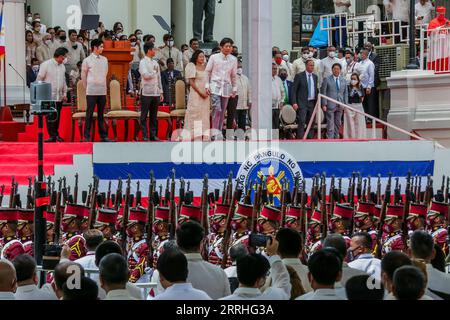 220630 -- MANILLE, le 30 juin 2022 -- Ferdinand Romualdez Marcos assiste à sa cérémonie d'inauguration à Manille, aux Philippines, le 30 juin 2022. Ferdinand Romualdez Marcos a prêté serment en tant que 17e président des Philippines jeudi au Musée national de Manille devant des milliers de personnes qui ont assisté à l'inauguration. PHILIPPINES-MANILLE-NOUVEAU PRÉSIDENT-CÉRÉMONIE D'INAUGURATION ROUELLEXUMALI PUBLICATIONXNOTXINXCHN Banque D'Images