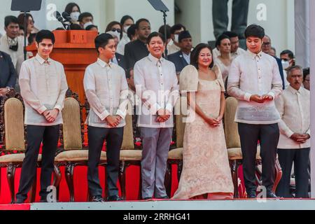 220630 -- MANILLE, le 30 juin 2022 -- Ferdinand Romualdez Marcos assiste à sa cérémonie d'inauguration à Manille, aux Philippines, le 30 juin 2022. Ferdinand Romualdez Marcos a prêté serment en tant que 17e président des Philippines jeudi au Musée national de Manille devant des milliers de personnes qui ont assisté à l'inauguration. PHILIPPINES-MANILLE-NOUVEAU PRÉSIDENT-CÉRÉMONIE D'INAUGURATION ROUELLEXUMALI PUBLICATIONXNOTXINXCHN Banque D'Images