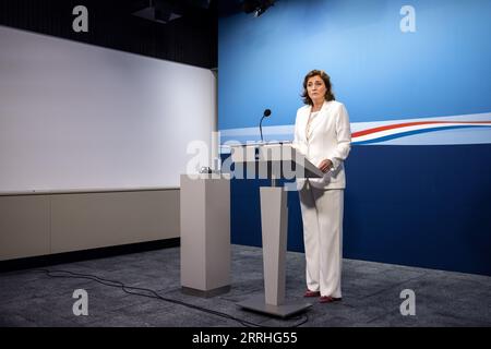 LA HAYE - le ministre sortant Karien van Gennip des Affaires sociales et de l'emploi s'adresse à la presse après la réunion hebdomadaire du cabinet. ANP RAMON VAN flymen netherlands Out - belgique Out Banque D'Images