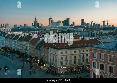 Vue sur la Skyline de Varsovie, Pologne au coucher du soleil Banque D'Images