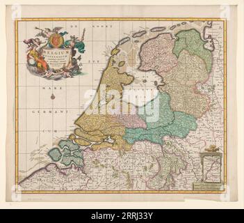 Carte de la République des sept pays-Bas Unis, 1677-1679. En bas à droite, la Maas de Maastricht à Wessem. En haut à gauche, le titre dans un cartouche entouré de putti, un ange qui tire la trompette, Mercure, Neptune et une femme avec un globe terrestre. Au-dessus de l'inscription, l'ange tient un bouclier rond avec les armoiries des pays-Bas. Échelle en miles allemands et français. Dans le piédestal : carte de Maastricht à Wessem. Inscription. Banque D'Images