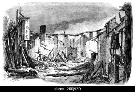 Sketches in Canton - apparition d'une rue animée dans Canton après une visite de "The Barbarians" sur leur raid brûlant et pillant, 1858. Destruction causée par les forces britanniques. 'Ils ont détruit, pillé et brûlé, et sont chargés de toutes sortes de biens, et tous sont ravis de leur plaisir matinal, comme tout dans la ligne de combat ou de destruction est appelé humoristiquement... en très peu de temps cette banlieue animée, qui, trois jours auparavant, grouillait de vie et d'une population laborieuse et travailleuse, présentait une scène de désolation vraiment terrible : rien d'autre que vidé et b Banque D'Images