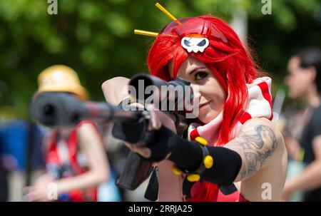 220718 -- Toronto, le 18 juillet 2022 -- Un cosplayer pose pour des photos lors de l'Anime North 2022 à Toronto, Canada, le 17 juillet 2022. L’événement annuel de trois jours qui s’est tenu à Toronto du vendredi au dimanche a attiré des dizaines de milliers d’admirateurs du monde entier. Photo de /Xinhua CANADA-TORONTO-ANIME NORTH ZouxZheng PUBLICATIONxNOTxINxCHN Banque D'Images