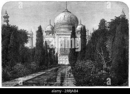 Le Taj Mahal, à Agra, 1876. 'Ce noble bâtiment a été érigé par Shah Jehan, en mémoire de son épouse préférée Moontaz-i-Mahal... l'ensemble du bâtiment, avec les dômes et les minarets, est en marbre blanc pur, recouvert de la sculpture la plus exquise, et incrusté de versets du Coran en marbre délicatement coloré... le Taj a occupé 20 000 hommes vingt ans à compléter, et, comme leur travail a été forcé et payé seulement avec une petite émission quotidienne de pièces de monnaie, il est impossible d'estimer le coût réel du travail. La dépense tirée du trésor royal était terminée &#xa3;2 000 000'. Extrait de "Illustrated Lond Banque D'Images