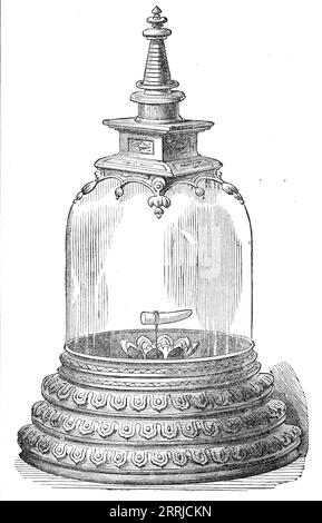 La Dalada telle qu'elle est exposée pour le culte des Cinghalais, 1876. 'La relique dentaire a une histoire longue et mouvementée, qui comprend la forte probabilité qu'elle ne soit même pas la dent qu'elle prétend être, et qu'elle ne pourrait pas, de par sa taille et son apparence être la dent de Bouddha, ou de tout être humain... les Cinghalais croient que quand les Portugais dispersèrent la poussière de la dent que Bouddha lui-même, par sa puissance divine, rassembla toutes les particules ensemble à nouveau, et qu'ils ont été découverts dans leur forme antérieure de la dent, préservés au centre d'un lotus bourgeonnant... Bouddha wa Banque D'Images