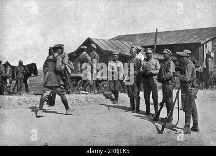 'Ramen&#xe9;s au devoir ; déserteurs repentis barrant une route pour arreter a leur tour de nouveaux fuyards', 1917. Première Guerre mondiale: "Ramené au service ; les déserteurs repentants bloquent une route pour arrêter les nouveaux fugitifs". Extrait de "l'Album de la Guerre 1914-1919, Volume 2" [l'Illustration, Paris, 1924]. Banque D'Images