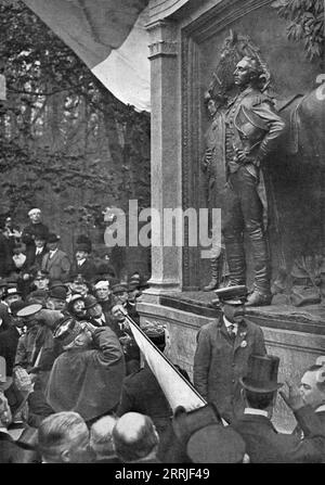 « Sur le sol américain ; le salut de Joffre a la Fayette », 1917. Première Guerre mondiale : sur le sol américain (la mission Joffre-Viviani) ; Joffre salue (la statue de) Lafayette (à Prospect Park, New York). Extrait de "l'Album de la Guerre 1914-1919, Volume 2" [l'Illustration, Paris, 1924]. Banque D'Images