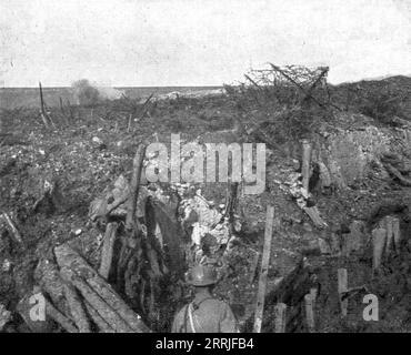 « Du 16 au 30 avril 1917 ; une position allemande du plateau de Craonne, après le pilonnage d'artillerie et la bataille du 16 », 1917. Première Guerre mondiale : 16-30 avril 1917 ; position allemande sur la plaine de Craonne, après l'attaque d'artillerie et la bataille du 16. Extrait de "l'Album de la Guerre 1914-1919, Volume 2" [l'Illustration, Paris, 1924]. Banque D'Images