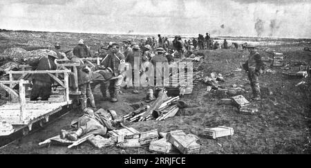 'Sur le front occidental : la prise de la Crete de Vimy ; A l'arrière : le rassemblement des Bless&#xe9;s, en vue de leur évacuation sur les wagonnets d'un chemin de fer a voie edroite', 1917. Première Guerre mondiale : front occidental ; prise de la crête de Vimy. Derrière la ligne de front, le rassemblement et l'évacuation des blessés sur des wagons de chemin de fer à voie étroite. Extrait de "l'Album de la Guerre 1914-1919, Volume 2" [l'Illustration, Paris, 1924]. Banque D'Images