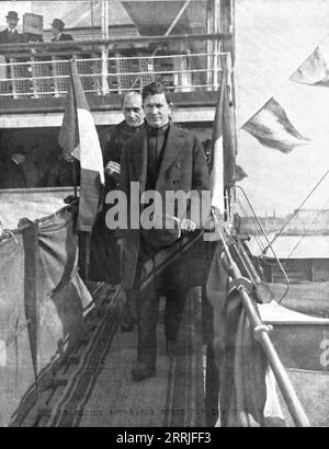 'Le bloc sous-marin forc&#xe9 ; par l'&lt;&lt;Orleans&gt;&gt; ; le déblocage, a Bordeaux, du commandant Tucker, de l'&lt;&lt;Orleans&gt;&gt;', 1917. Première Guerre mondiale : blocus sous-marin (allemand) brisé par le SS 'Orléans' - Commandant (Allen?) Tucker débarquant à Bordeaux. Extrait de "l'Album de la Guerre 1914-1919, Volume 1" [l'Illustration, Paris, 1924]. Banque D'Images