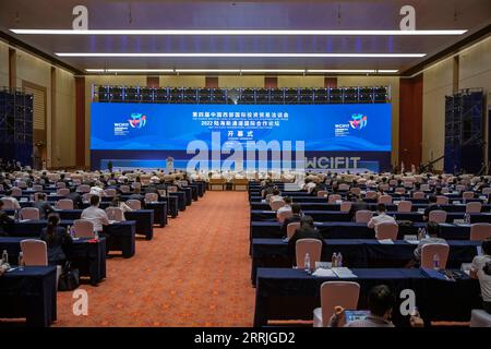 220722 -- CHONGQING, le 22 juillet 2022 -- une photo prise le 22 juillet 2022 montre la cérémonie d'ouverture de la quatrième Foire internationale de l'investissement et du commerce de Chine occidentale à Chongqing, dans le sud-ouest de la Chine. La quatrième Foire internationale de l'investissement et du commerce de la Chine occidentale WCIFIT a débuté jeudi dans la municipalité de Chongqing, dans le sud-ouest de la Chine. L'événement sert à promouvoir l'image de la Chine occidentale tout en encourageant la coopération internationale. CHINE-CHONGQING-INVESTISSEMENT ET COMMERCE-SALON INTERNATIONAL CN HUANGXWEI PUBLICATIONXNOTXINXCHN Banque D'Images