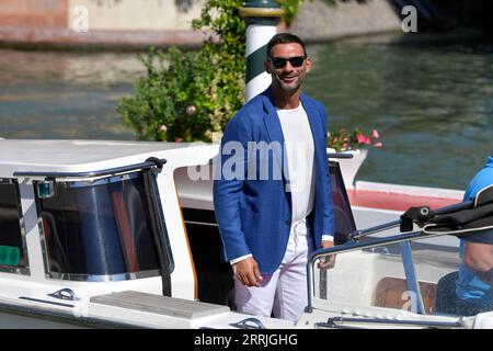 Venise Lido, Italie. 08 septembre 2023. Francesco Arca arrive au quai de l'Hôtel Excelsior pour le Festival du film de Venise 80. (Photo Mario Cartelli/SOPA Images/Sipa USA) crédit : SIPA USA/Alamy Live News Banque D'Images