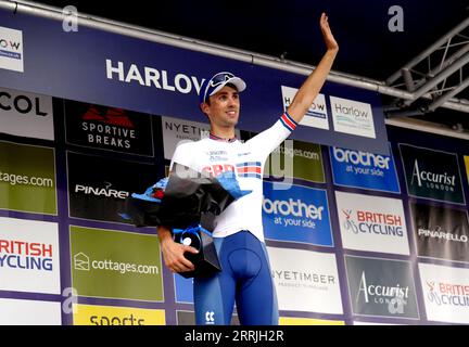 Ethan Vernon de Team Great Britain célèbre sur le podium après avoir terminé la sixième étape à la deuxième place et le meilleur pilote britannique du Tour de Grande-Bretagne 2023, de Southend-on-Sea à Harlow. Date de la photo : Vendredi 8 septembre 2023. Banque D'Images