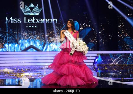 220725 -- BEYROUTH, 25 juillet 2022 -- Yasmina Zaytoun remporte le concours de beauté Miss Liban 2022 organisé au Forum de Beyrouth, Beyrouth, Liban, le 24 juillet 2022. LEBANON-BEIRUT-BEATUTY PAGEANT-MISS LEBANON BILALXJAWICH PUBLICATIONXNOTXINXCHN Banque D'Images