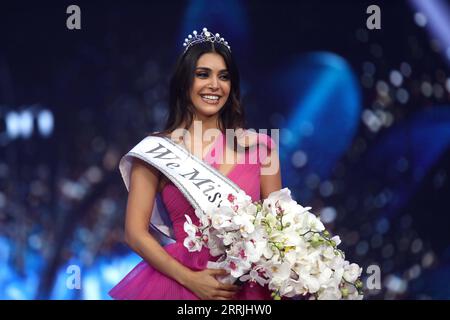 220725 -- BEYROUTH, 25 juillet 2022 -- Yasmina Zaytoun remporte le concours de beauté Miss Liban 2022 organisé au Forum de Beyrouth, Beyrouth, Liban, le 24 juillet 2022. LEBANON-BEIRUT-BEATUTY PAGEANT-MISS LEBANON BILALXJAWICH PUBLICATIONXNOTXINXCHN Banque D'Images