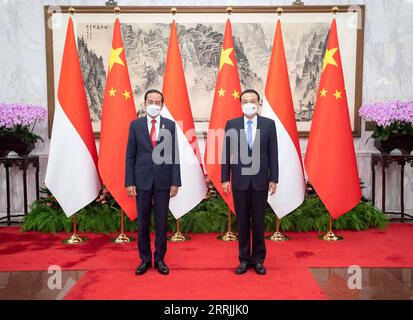 220726 -- BEIJING, le 26 juillet 2022 -- le premier ministre chinois Li Keqiang rencontre le président indonésien Joko Widodo en visite au Diaoyutai State Guesthouse à Beijing, capitale de la Chine, le 26 juillet 2022. CHINA-BEIJING-LI KEQIANG-INDONESIA-PRESIDENT-MEETING CN LIXTAO PUBLICATIONXNOTXINXCHN Banque D'Images