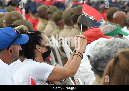 220727 -- CIENFUEGOS, le 27 juillet 2022 -- des gens participent à un rassemblement massif pour célébrer la Journée de la rébellion nationale à Cienfuegos, Cuba, le 26 juillet 2022. Mardi, les Cubains ont célébré le jour de la rébellion nationale avec un rassemblement massif pour la première fois depuis le début de la pandémie de COVID-19. Le leader révolutionnaire cubain Raul Castro et le président cubain Miguel Diaz-Canel ont assisté à l'événement qui s'est tenu dans la province centrale de Cienfuegos, située à environ 250 kilomètres à l'est de la capitale du pays, la Havane. Photo de /Xinhua CUBA-CIENFUEGOS-FÊTE DE LA RÉBELLION NATIONALE JoaquinxHernandez PUBLICATIONxNOTxINxCHN Banque D'Images