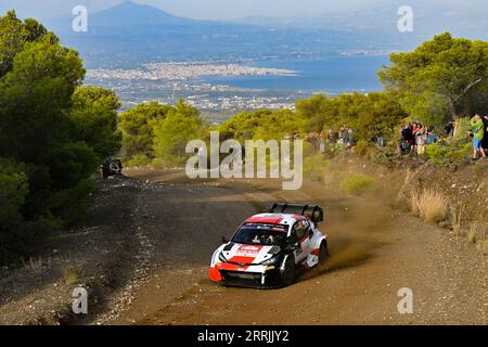 Athènes, Grèce. 08 septembre 2023. Les pilotes Esapekka Lappi (fin) et Janne Ferm (fin) de Hyundai Shell MOBIS World Rally Team, Hyundaii20 N Rally1 Hybrid, de Team Toyota Gazoo Racing WRT, Toyota GR Yaris Rally1 Hybrid, lors du Championnat du monde FIA des rallyes EKO Acropolis Rally Greece en SS Loutraki, Athènes, Grèce, 2023, Grèce, Athènes, 08, crédit : Agence photo indépendante/Alamy Live News Banque D'Images