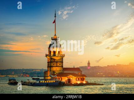 La tour de la jeune fille à Istanbul au coucher du soleil, Turquie Banque D'Images