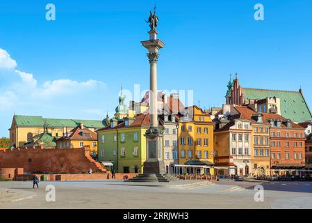 Vieille ville de Varsovie, Pologne. Le Château Royal et la colonne de Sigismond appelé Kolumna Zygmunta Banque D'Images