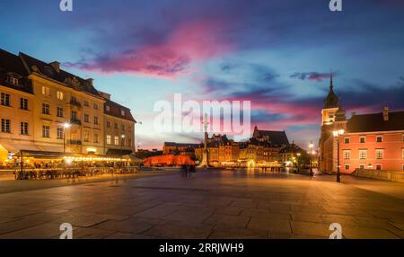 Vieille ville de Varsovie, Pologne. Le Château Royal et la colonne de Sigismond appelé Kolumna Zygmunta Banque D'Images