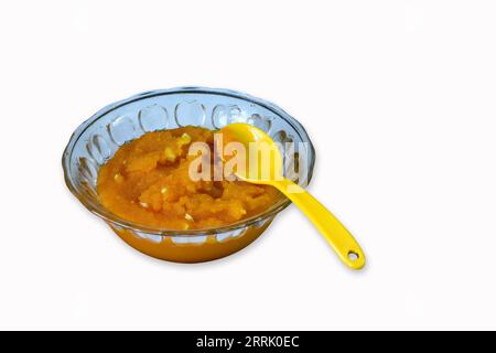 Pouding à la semoule d'orange avec noix de cajou, communément appelé Suji halwa Banque D'Images