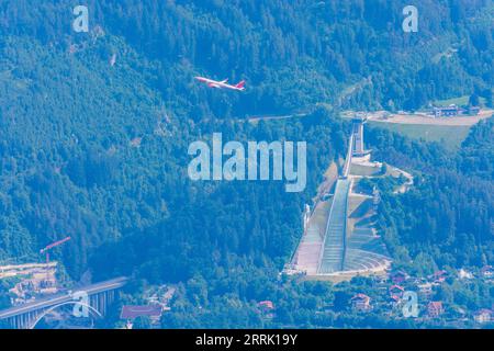 Innsbruck, saut à ski Bergisel, décollage de l'avion dans la région d'Innsbruck, Tyrol, Autriche Banque D'Images