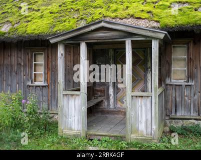 Entrée à la vieille ferme en Lettonie Musée en plein air Riga au lac Jugla Banque D'Images