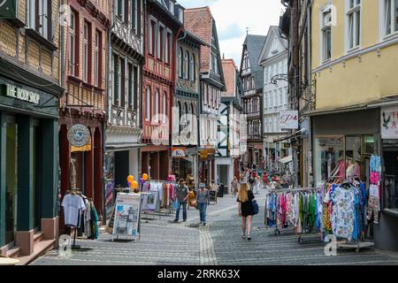 Marburg, Hesse, Allemagne - vieille ville, zone piétonne dans la ville haute, magasins à Wettergasse. Banque D'Images